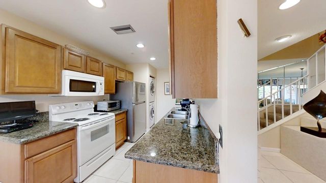 8460 Casa Del Lago E, Boca Raton, FL 33433