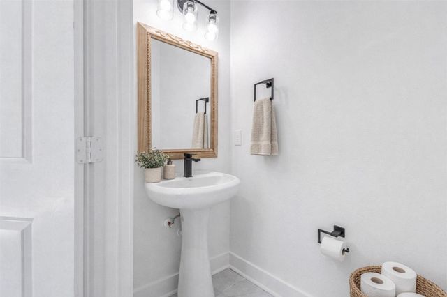 5912 Mayle Street B, Houston, TX 77016