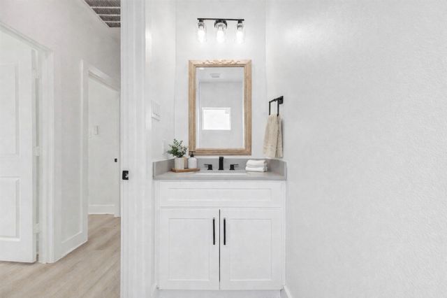 5912 Mayle Street B, Houston, TX 77016