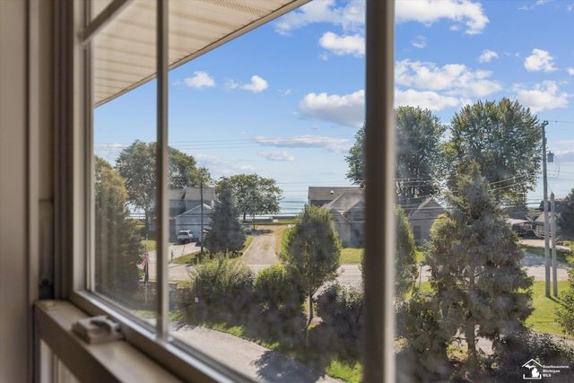 216 Beachwalk Trail, Luna Pier, MI 48157
