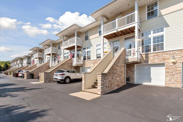 216 Beachwalk Trail, Luna Pier, MI 48157