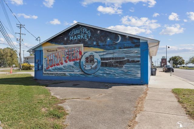 216 Beachwalk Trail, Luna Pier, MI 48157