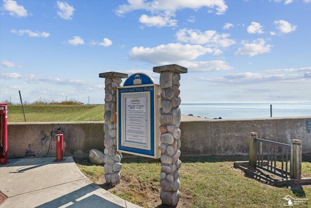 216 Beachwalk Trail, Luna Pier, MI 48157