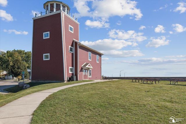 216 Beachwalk Trail, Luna Pier, MI 48157