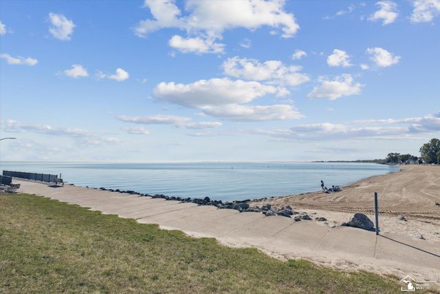 216 Beachwalk Trail, Luna Pier, MI 48157