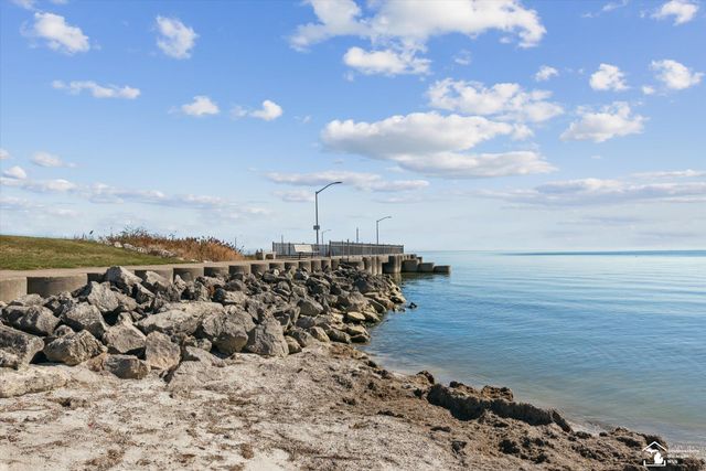 216 Beachwalk Trail, Luna Pier, MI 48157