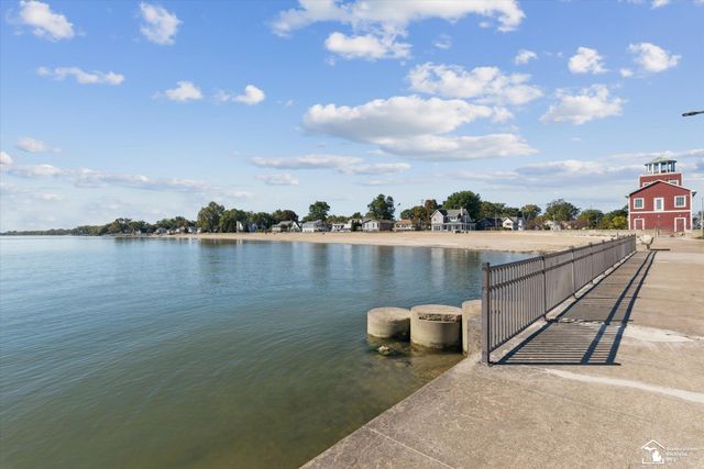 216 Beachwalk Trail, Luna Pier, MI 48157