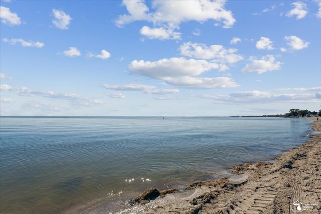 216 Beachwalk Trail, Luna Pier, MI 48157