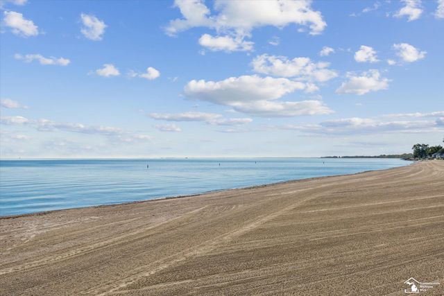 216 Beachwalk Trail, Luna Pier, MI 48157