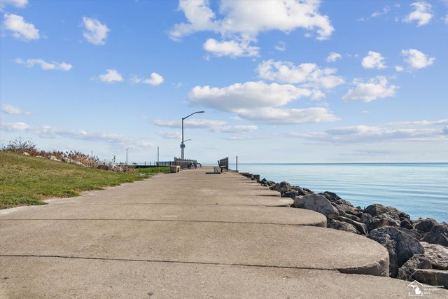 216 Beachwalk Trail, Luna Pier, MI 48157
