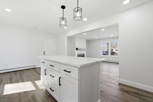 14 Ayer Circle, Seabrook, NH 03874