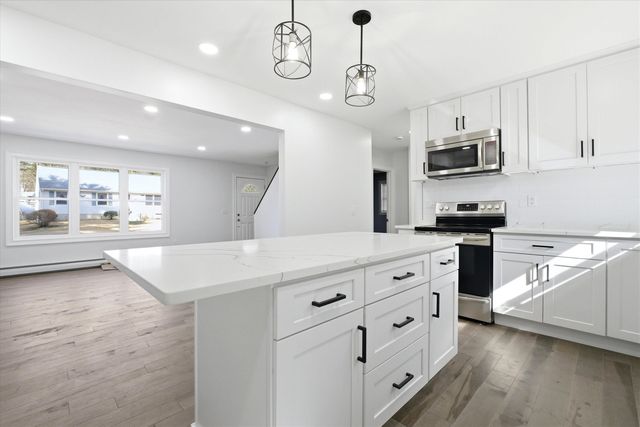 14 Ayer Circle, Seabrook, NH 03874