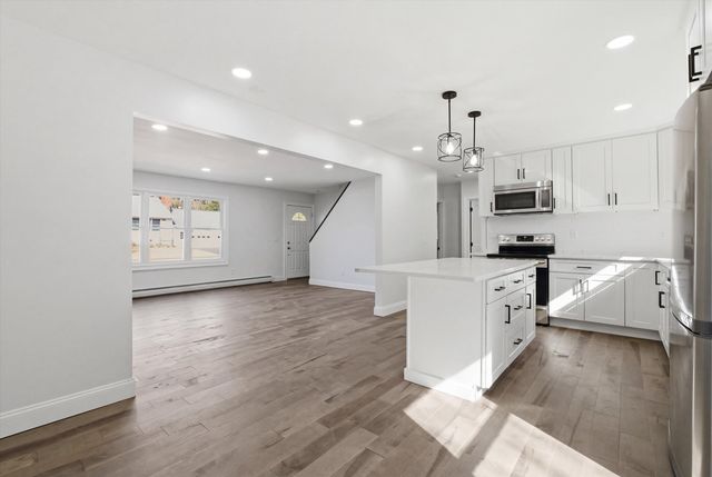 14 Ayer Circle, Seabrook, NH 03874
