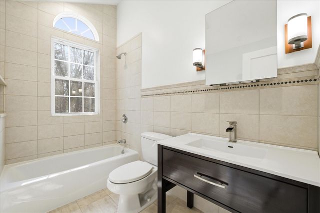 14 Ayer Circle, Seabrook, NH 03874