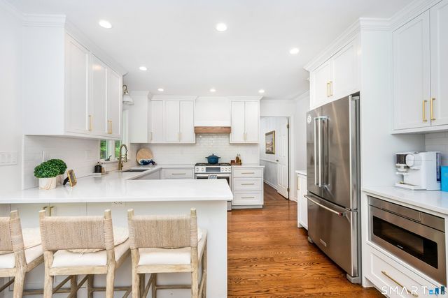 27 Point O Woods Road South, Darien, CT 06820
