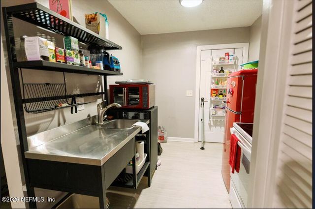 8037 PARENTAL Circle, Jacksonville, FL 32216