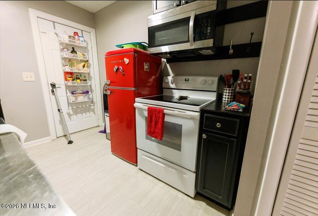 8037 PARENTAL Circle, Jacksonville, FL 32216