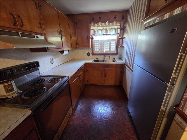 71 Fales Road, Bristol, RI 02809