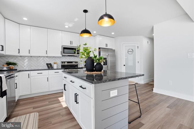 705 MERLIN, Bristol, PA 19007