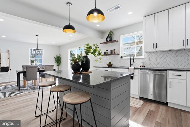 705 MERLIN, Bristol, PA 19007