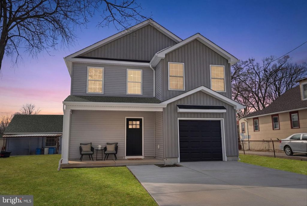 705 MERLIN, Bristol, PA 19007