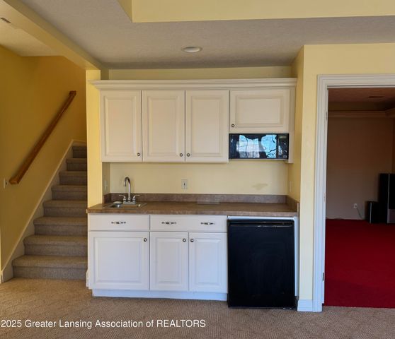 16677 Peacock Lane, Haslett, MI 48840