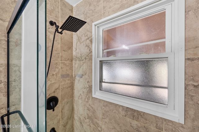 10413 Grafton Hall Rd, Louisville, KY 40272