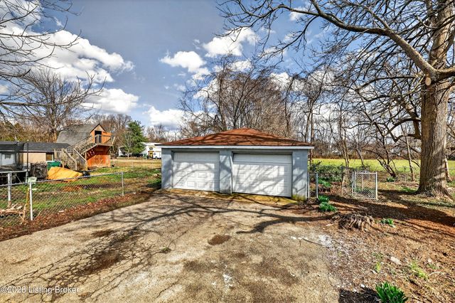 10413 Grafton Hall Rd, Louisville, KY 40272