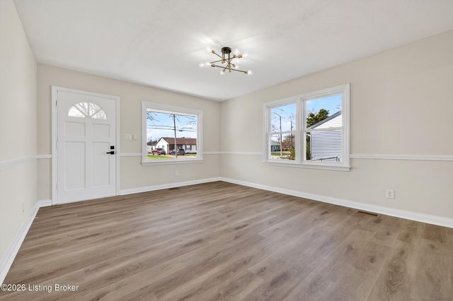 10413 Grafton Hall Rd, Louisville, KY 40272