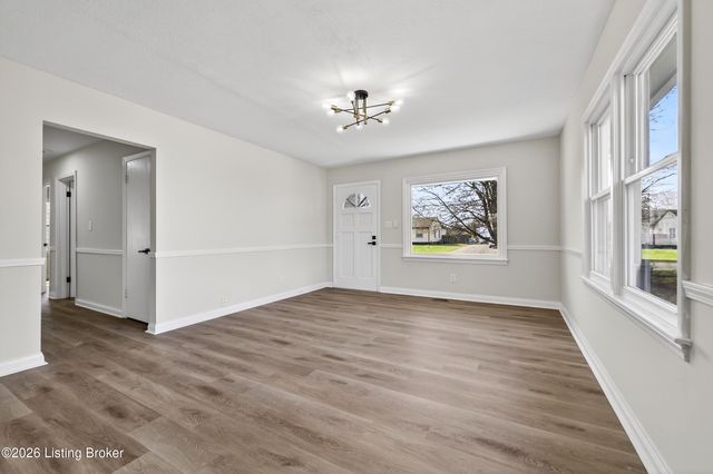 10413 Grafton Hall Rd, Louisville, KY 40272