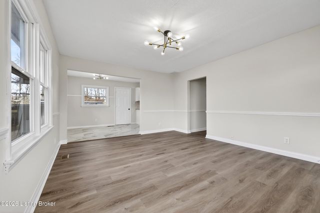 10413 Grafton Hall Rd, Louisville, KY 40272