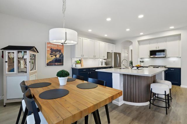 1040 Waterford Dr, West Sacramento, CA 95605