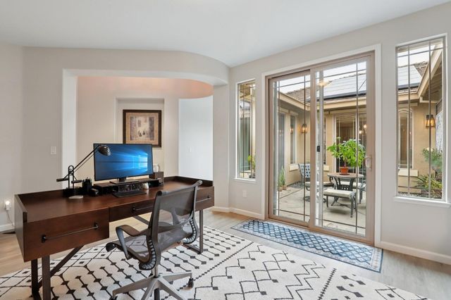 1040 Waterford Dr, West Sacramento, CA 95605