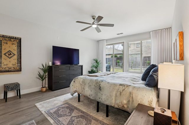 1040 Waterford Dr, West Sacramento, CA 95605