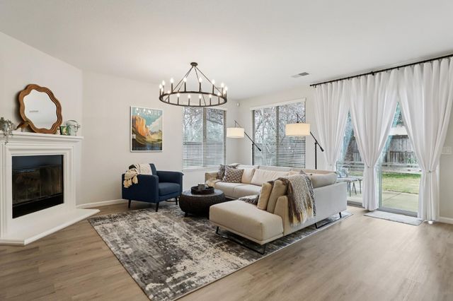 1040 Waterford Dr, West Sacramento, CA 95605