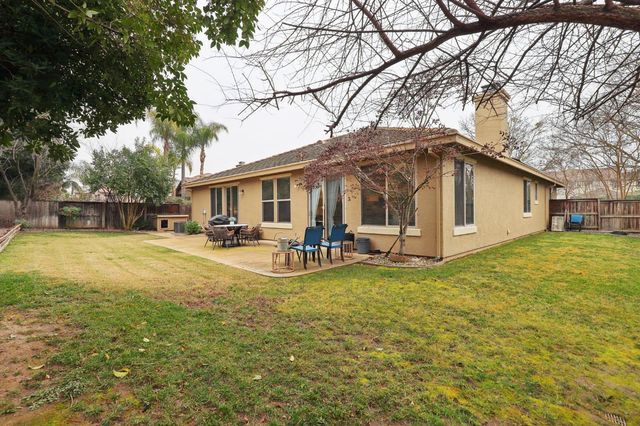 1040 Waterford Dr, West Sacramento, CA 95605