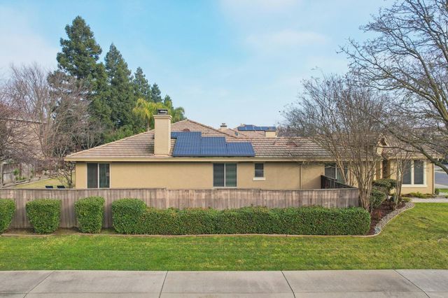 1040 Waterford Dr, West Sacramento, CA 95605