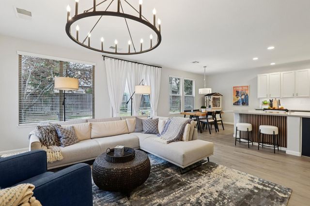 1040 Waterford Dr, West Sacramento, CA 95605