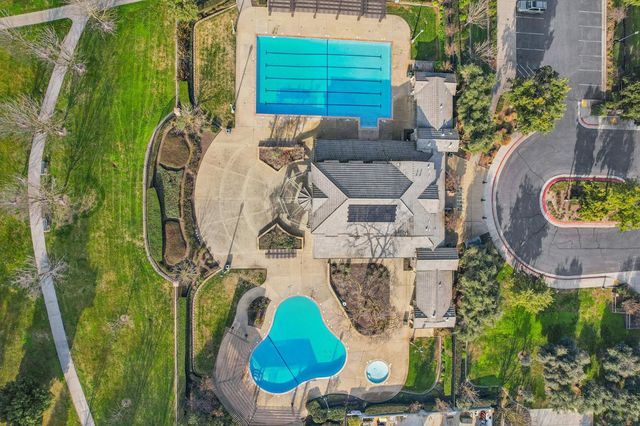 1040 Waterford Dr, West Sacramento, CA 95605