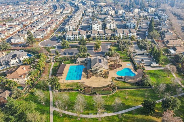 1040 Waterford Dr, West Sacramento, CA 95605