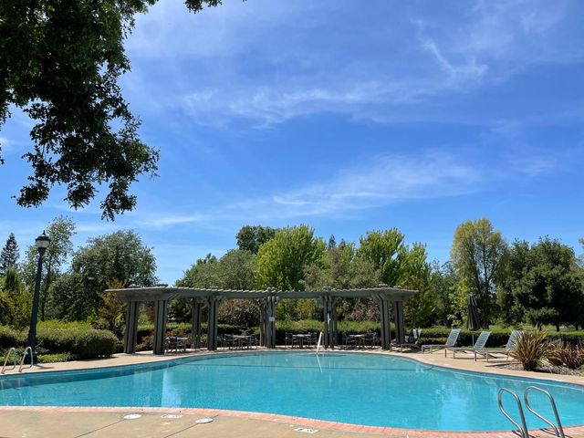 1040 Waterford Dr, West Sacramento, CA 95605