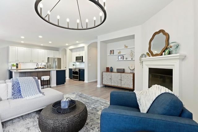 1040 Waterford Dr, West Sacramento, CA 95605