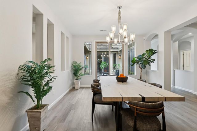 1040 Waterford Dr, West Sacramento, CA 95605