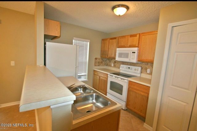 813 BENT BAUM Road, Jacksonville, FL 32205