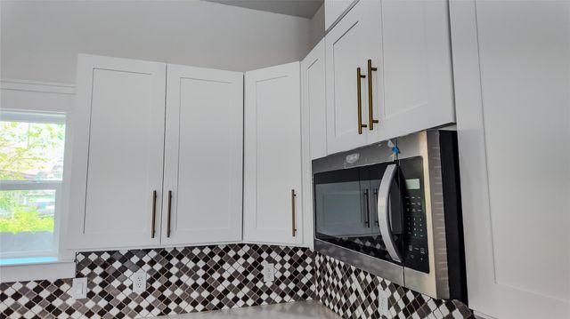 819 North Loop, Houston, TX 77022