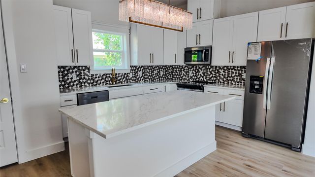 819 North Loop, Houston, TX 77022