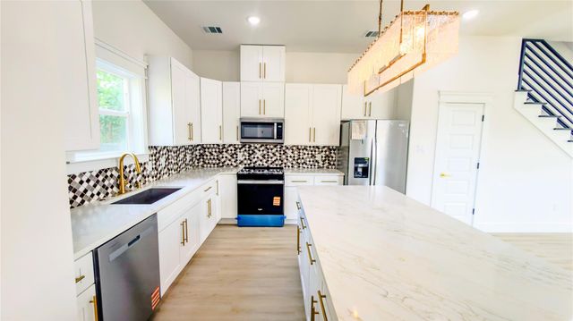 819 North Loop, Houston, TX 77022