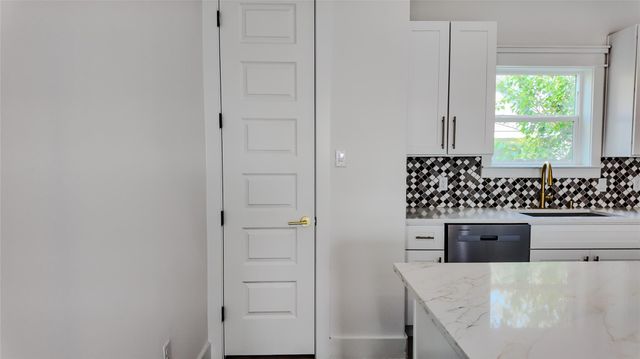 819 North Loop, Houston, TX 77022