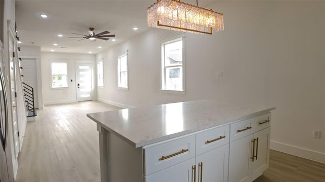 819 North Loop, Houston, TX 77022
