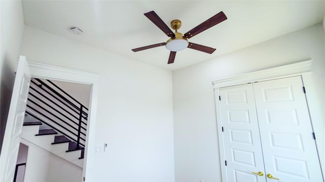 819 North Loop, Houston, TX 77022